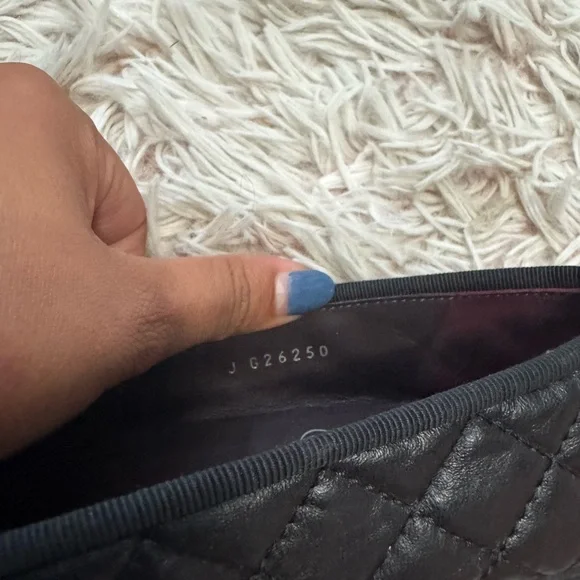 CHANEL Quilted Black Flats with Bow - Picture 5 of 7